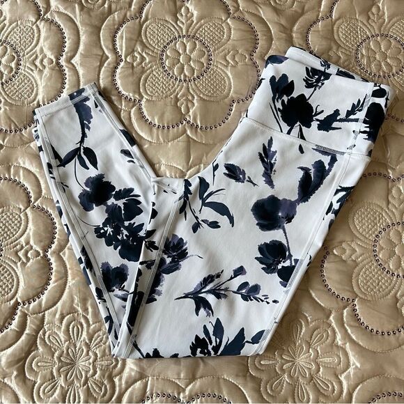 Athleta Blue and White Water Flower Leggings Size Small - Picture 4 of 9